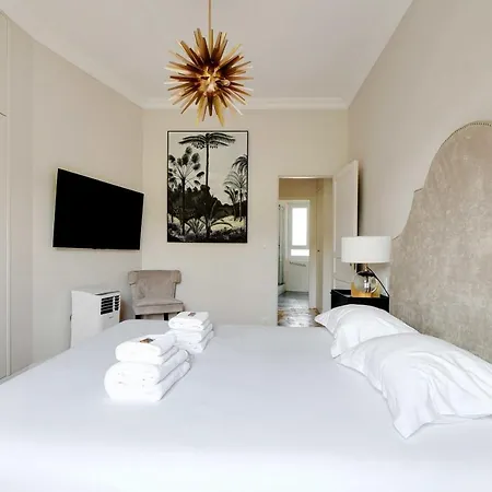 Luxury With Eiffel Tower View Apartment Paris